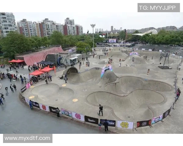 武汉滑板队的拼搏之路极限运动联赛背后的感人故事与成长历程 武汉滑板队的拼搏之路极限运动联赛背后的感人故事与成长历程